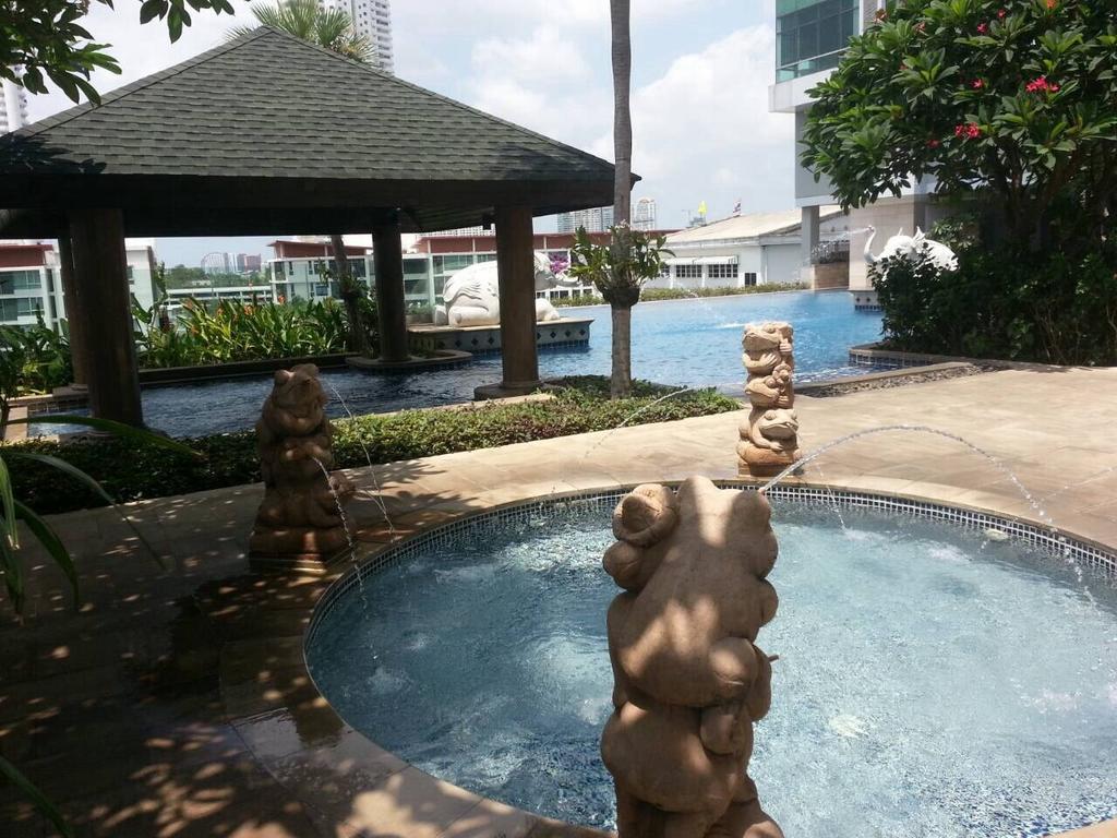 Baan Sathorn Riverfront Bangkok Exterior photo