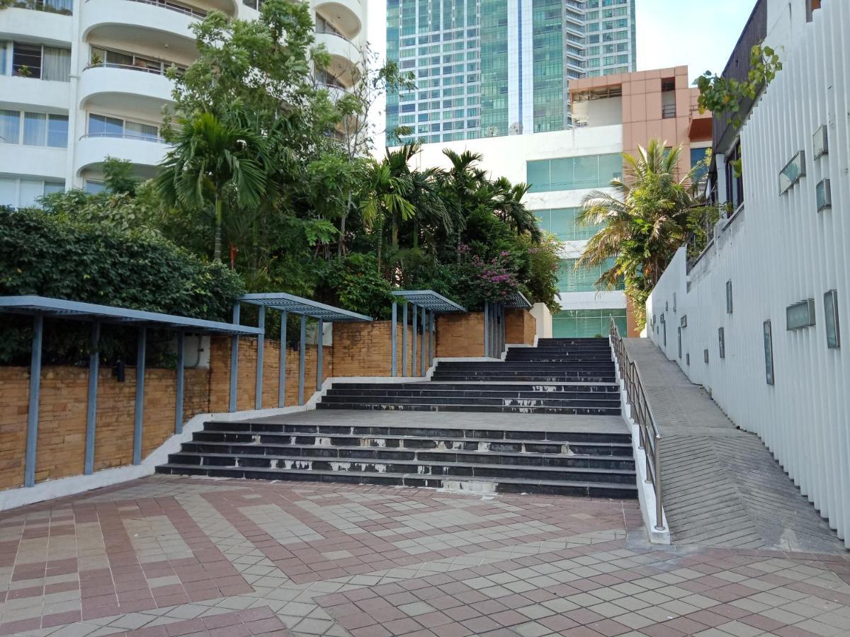 Baan Sathorn Riverfront Bangkok Exterior photo