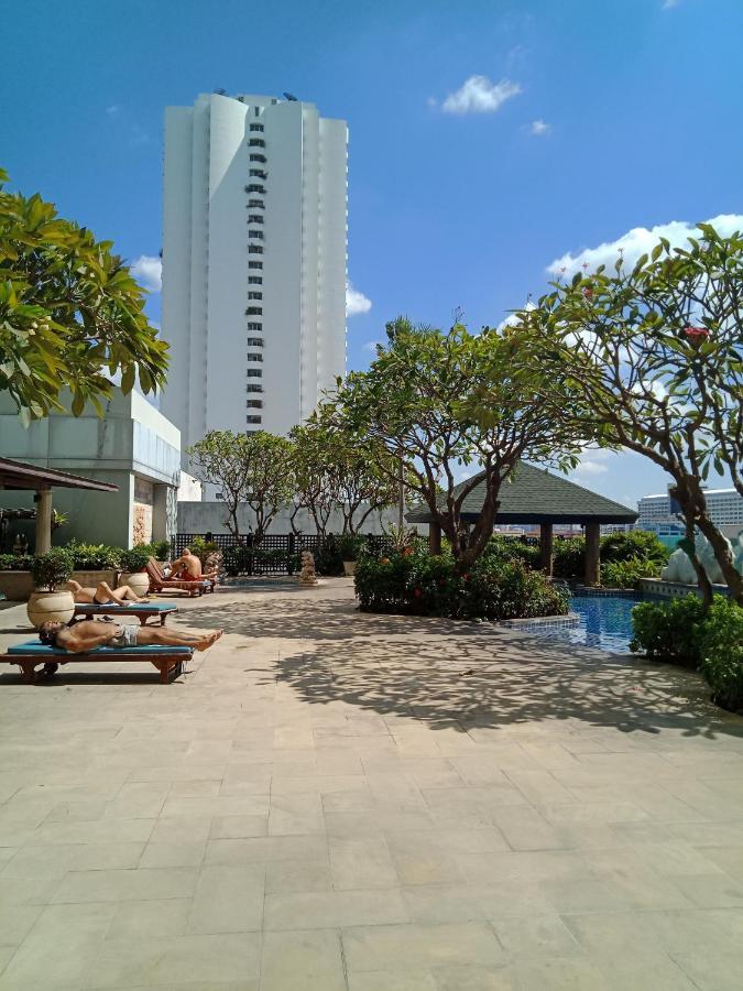 Baan Sathorn Riverfront Bangkok Exterior photo